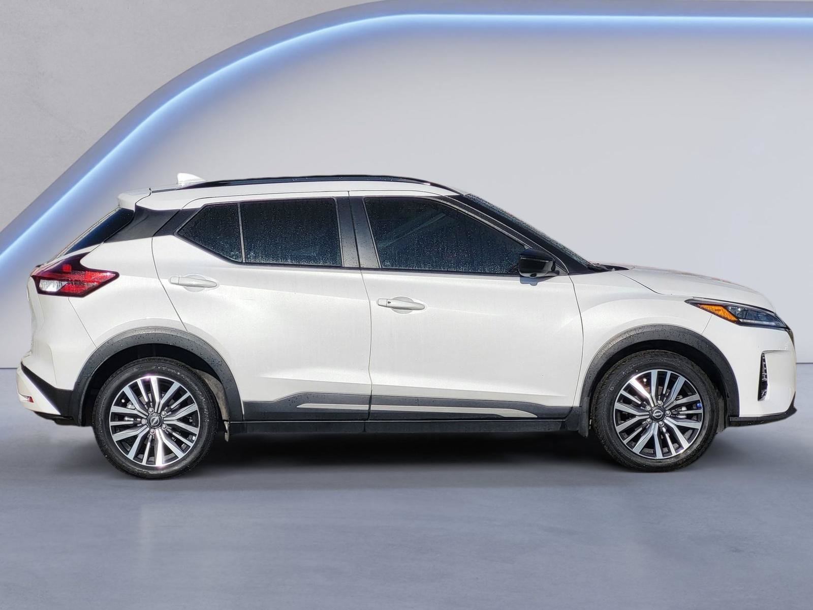 Used 2023 Nissan Kicks SR FWD image 4