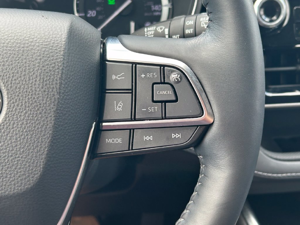 Used 2021 Toyota Highlander Limited AWD/4WD image 41