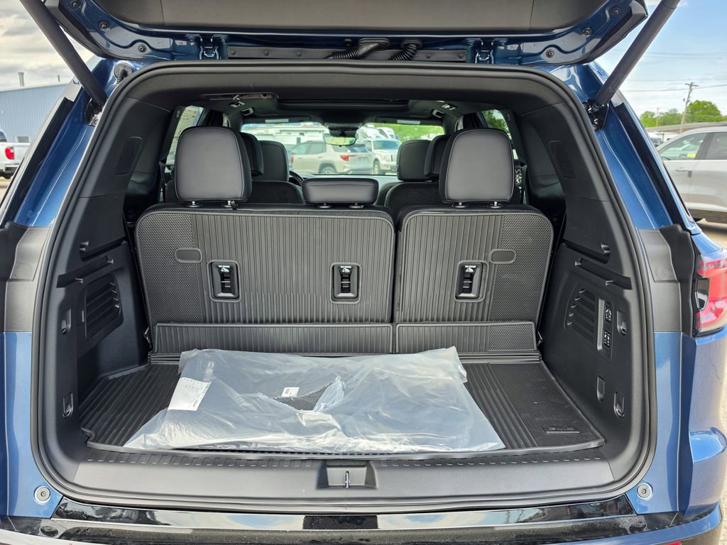 New 2026 GMC Acadia Denali w/ Super Cruise Package FWD image 5