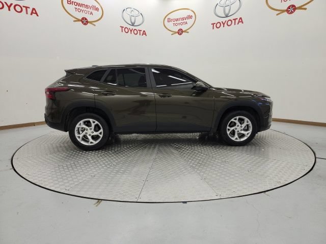 Used 2024 Chevrolet Trax LS w/ LS Convenience Package FWD image 3