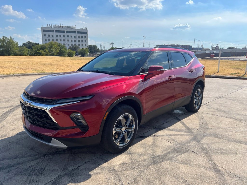 Used 2023 Chevrolet Blazer LT w/ Sound & Technology Package FWD image 1