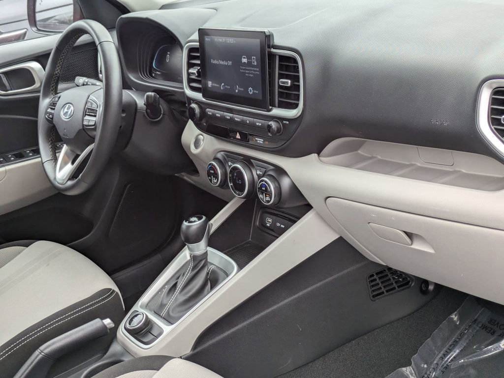 Used 2025 Hyundai Venue SEL image 31