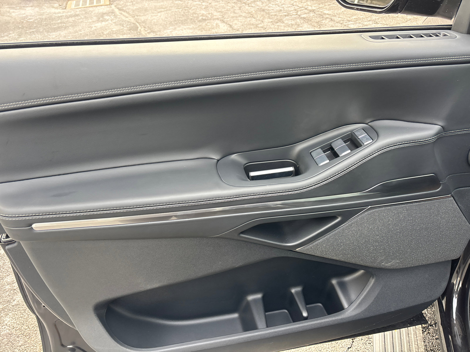 New 2026 Lincoln Navigator Reserve w/ Jet Appearance Package image 11