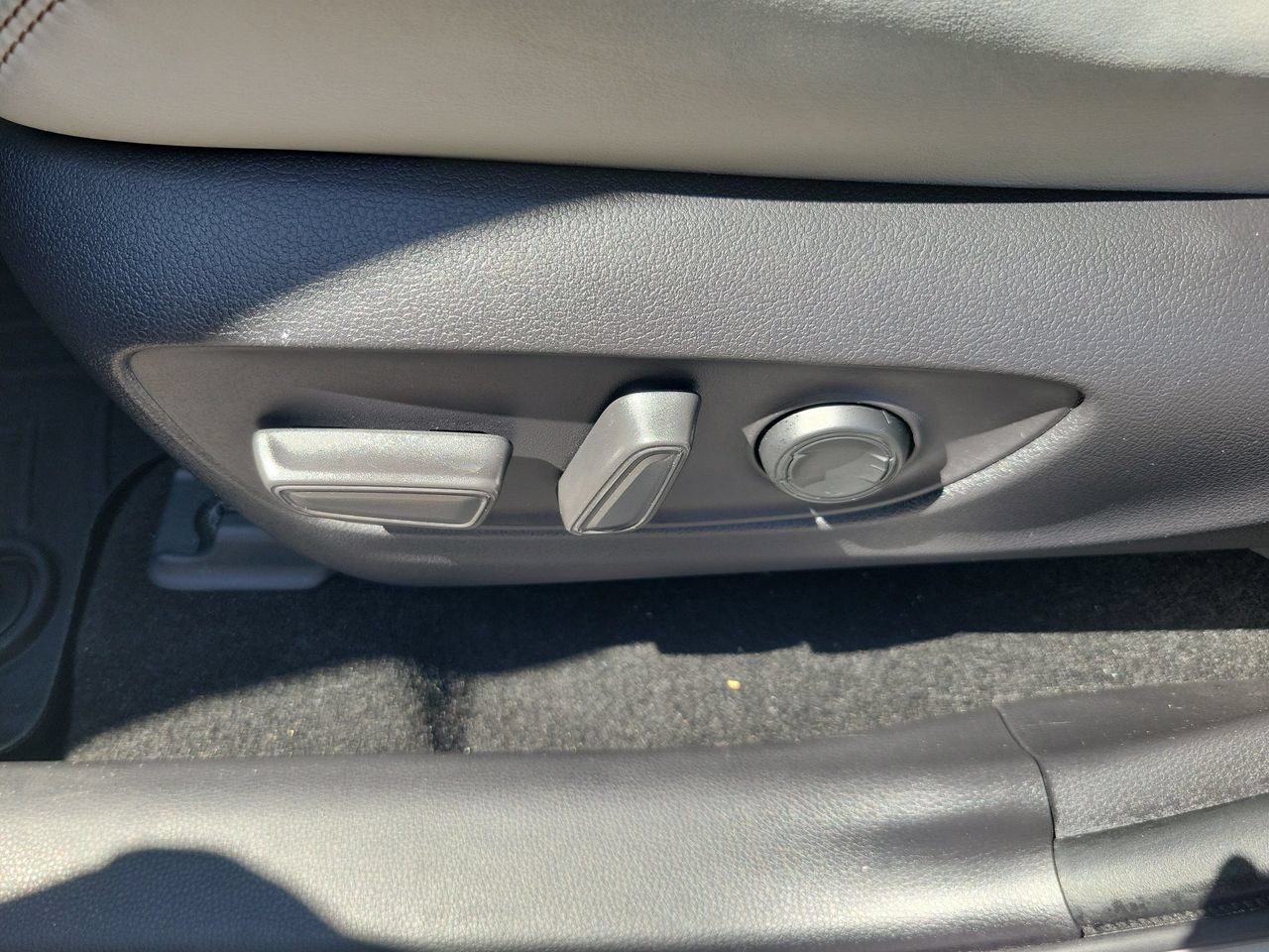 Used 2019 Toyota RAV4 XLE Premium w/ Cold Weather Package FWD image 19