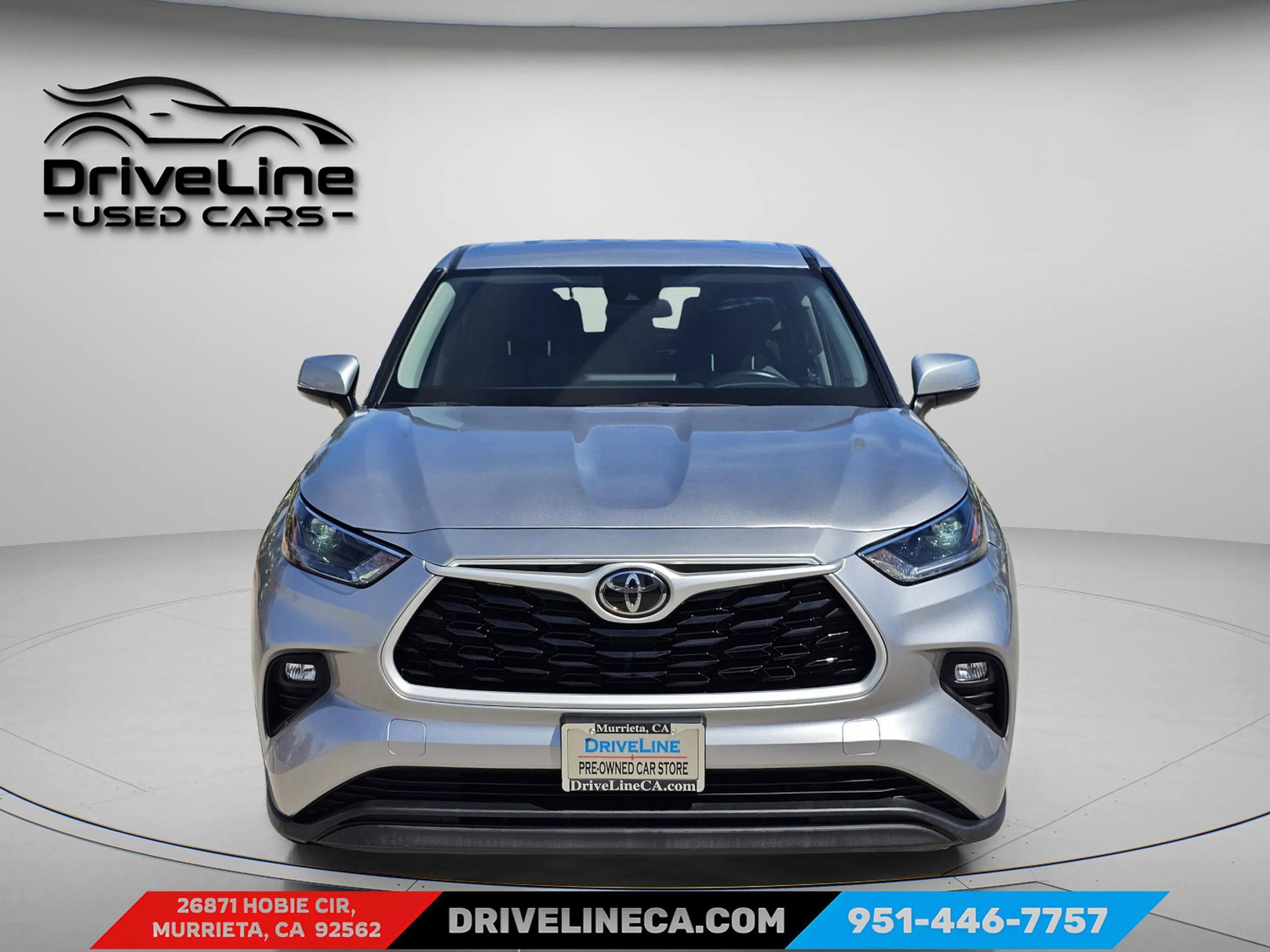 Used 2025 Toyota Highlander LE FWD image 2