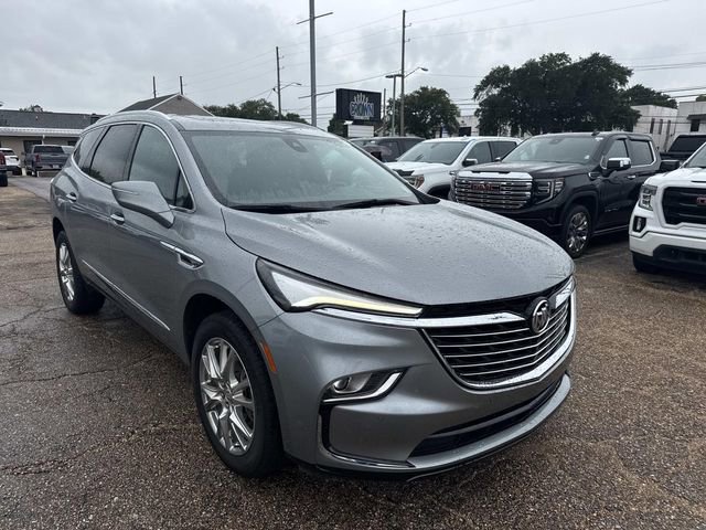 Used 2024 Buick Enclave Essence w/ Experience Buick Package FWD image 4
