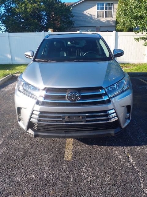 Used 2017 Toyota Highlander Limited AWD/4WD image 2