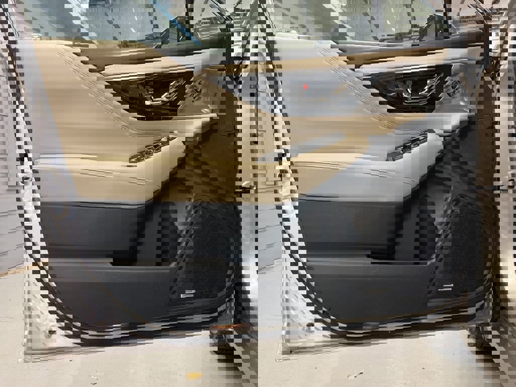 Used 2020 Subaru Legacy Limited w/ Popular Package #2 image 9