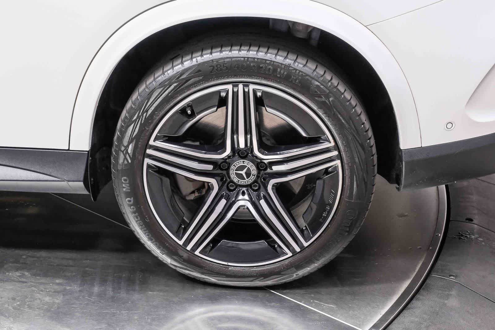 Used 2025 Mercedes-Benz GLC 350e 4MATIC image 9