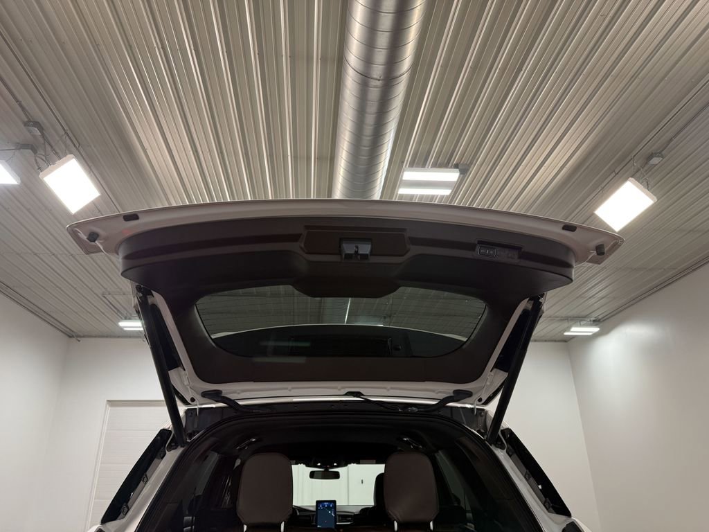 Used 2021 Ford Explorer King Ranch w/ Premium Technology Package image 75