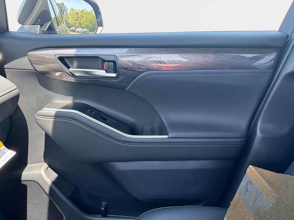New 2026 Toyota Highlander Limited image 20