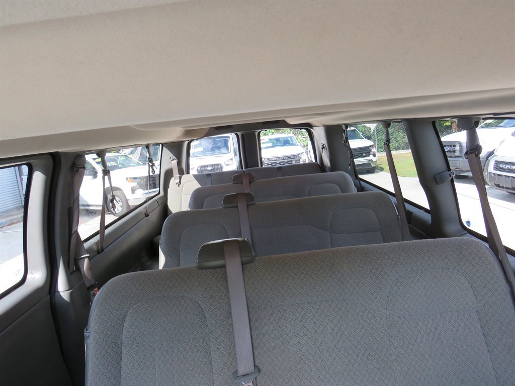 Used 2024 Chevrolet Express 3500 LS w/ Chrome Appearance Package RWD image 9