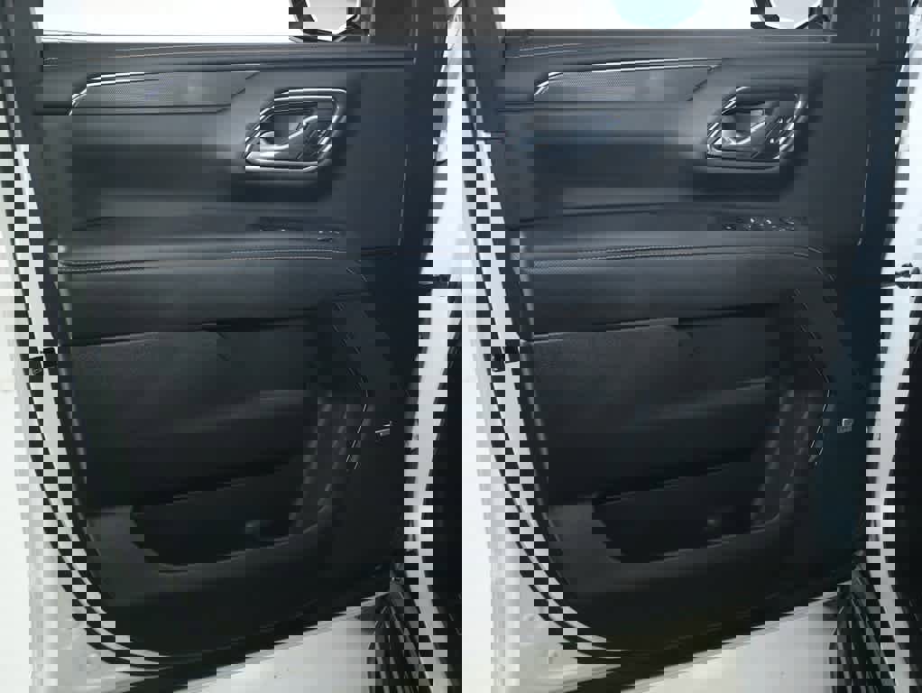 Used 2021 GMC Yukon XL AT4 w/ Rear Media and Nav Package image 18