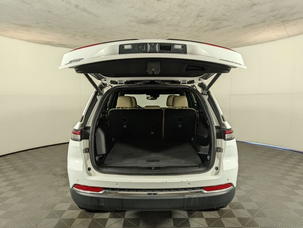 Certified 2024 Jeep Grand Cherokee Limited image 9