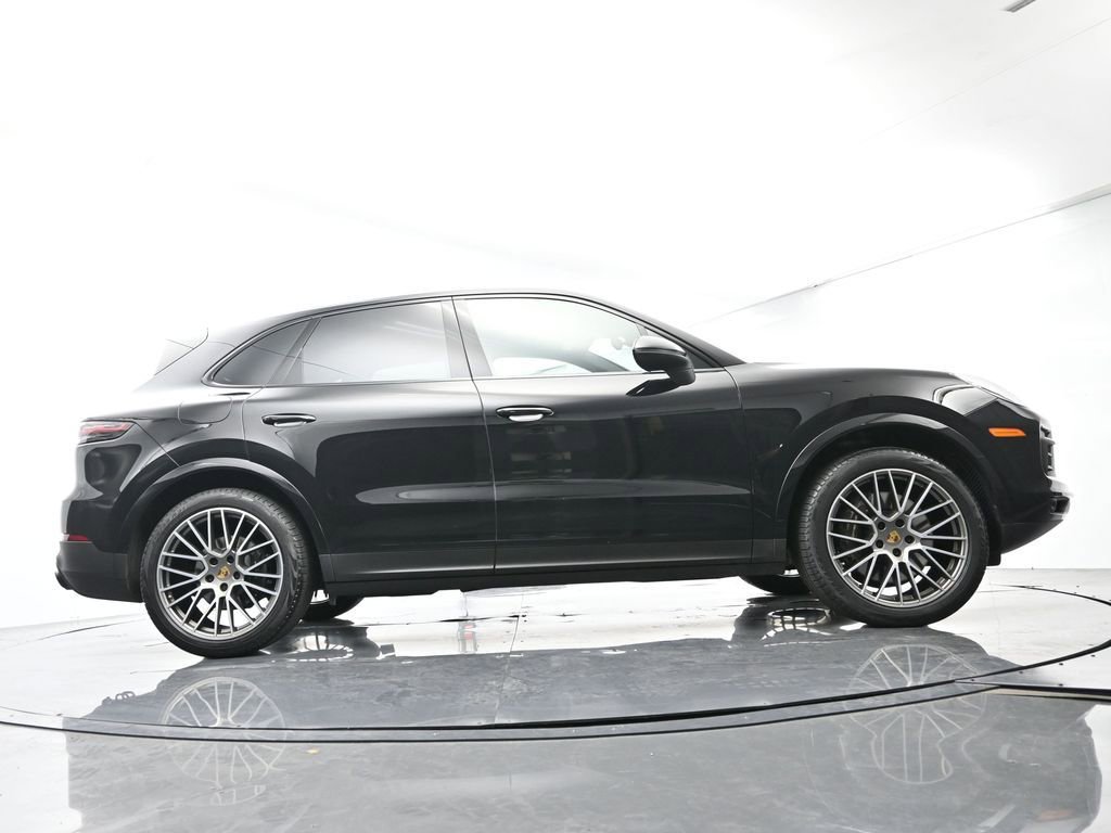 Certified 2023 Porsche Cayenne Platinum Edition image 51