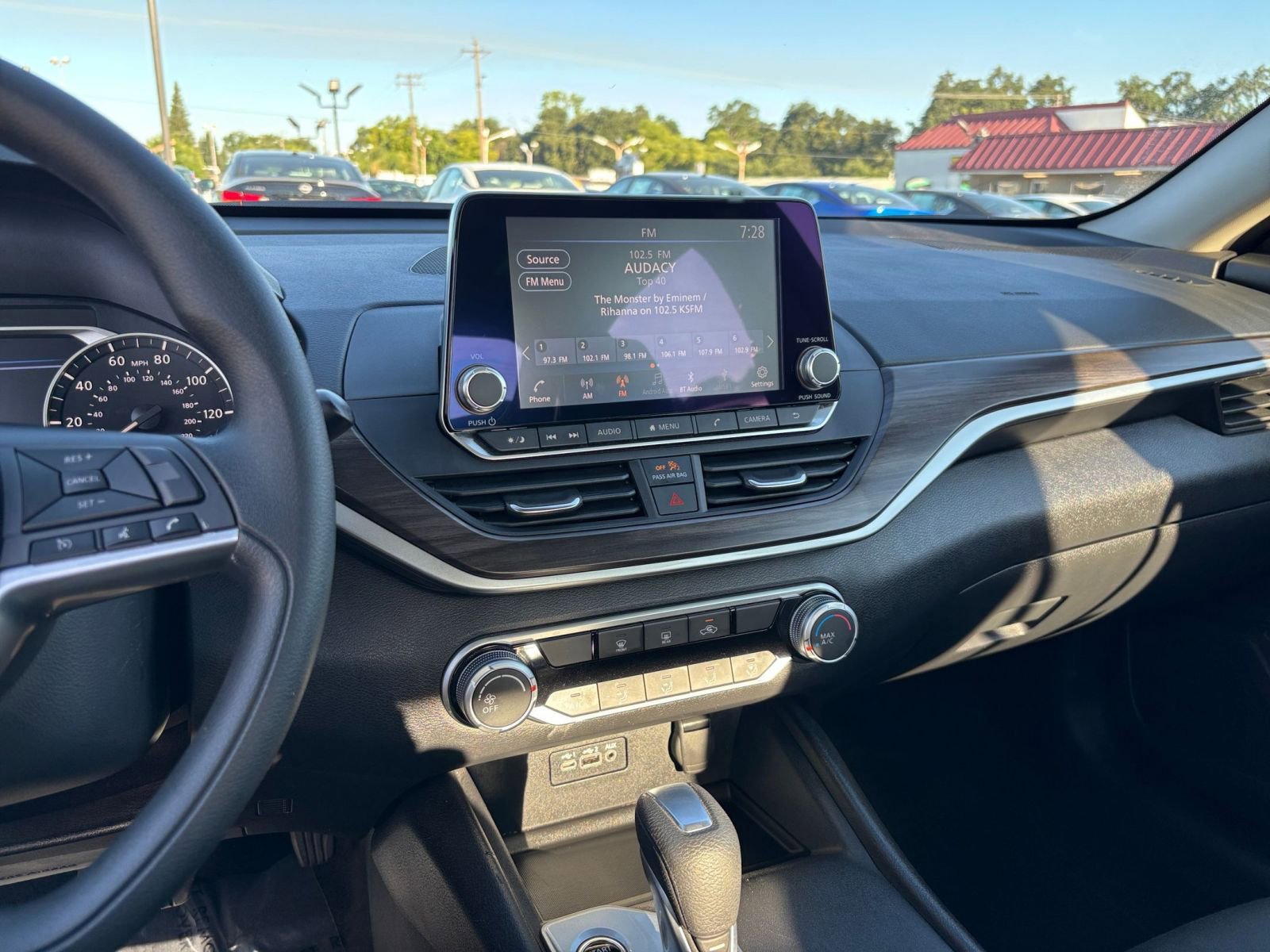 Used 2025 Nissan Altima 2.5 SV FWD image 17