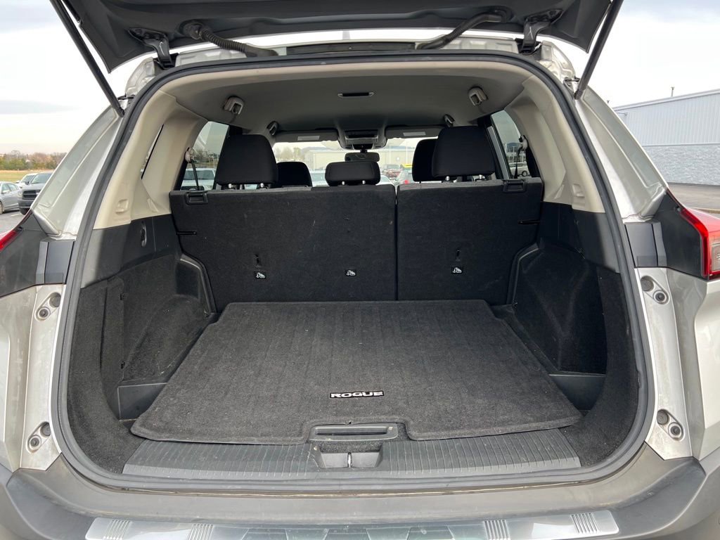 Used 2021 Nissan Rogue SV image 23