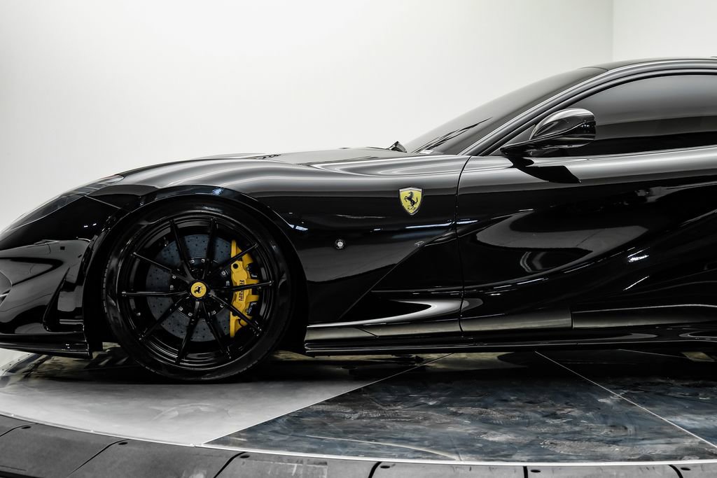 Used 2019 Ferrari 812 Superfast RWD image 15