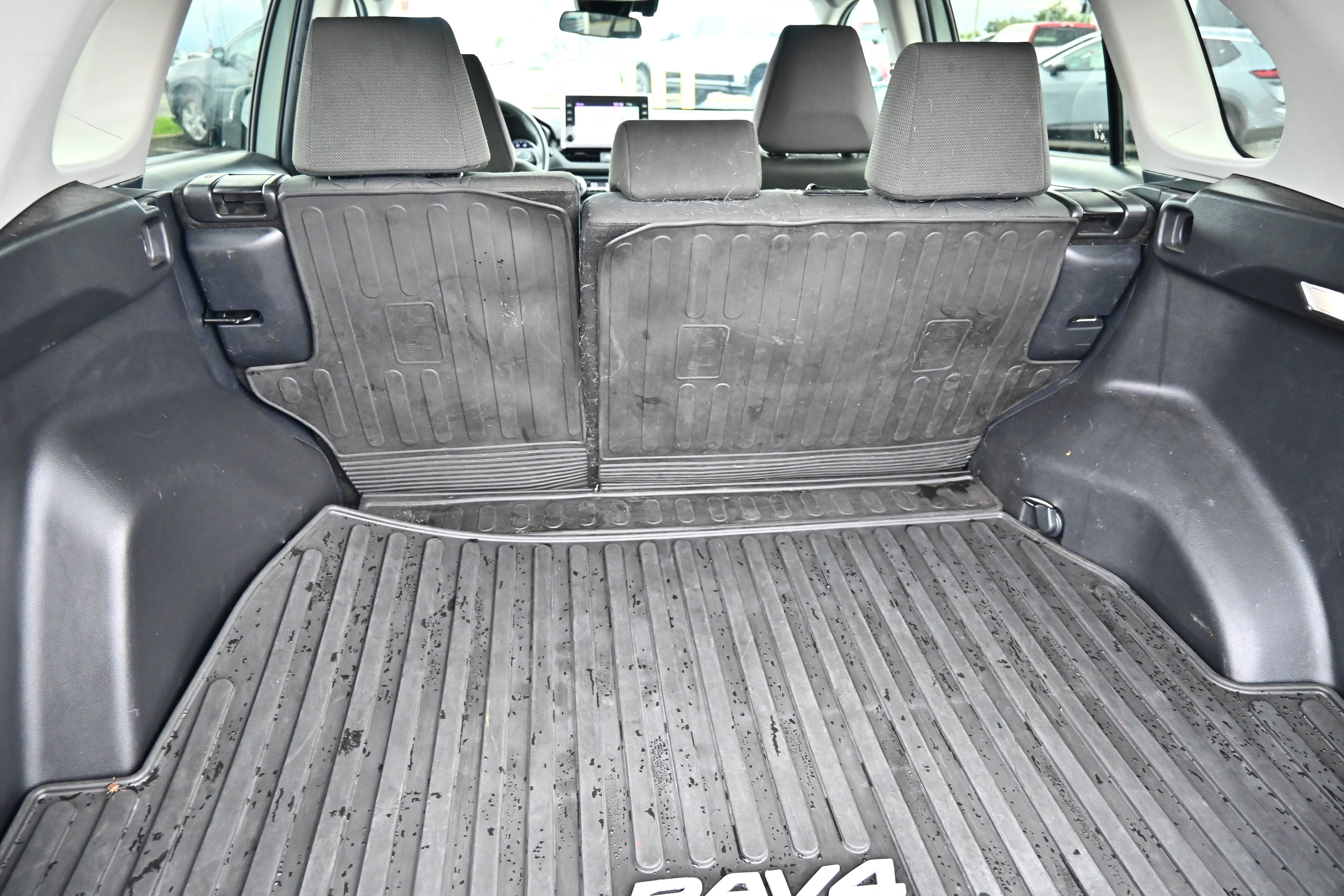Used 2022 Toyota RAV4 XLE w/ Convenience Package AWD/4WD image 12