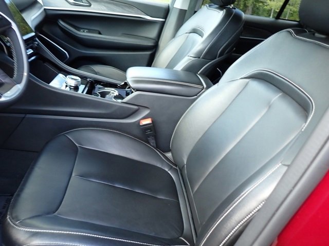 Certified 2023 Jeep Grand Cherokee Limited w/ Black Appearance Package image 16