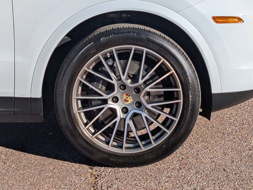 Used 2023 Porsche Cayenne Platinum Edition image 11