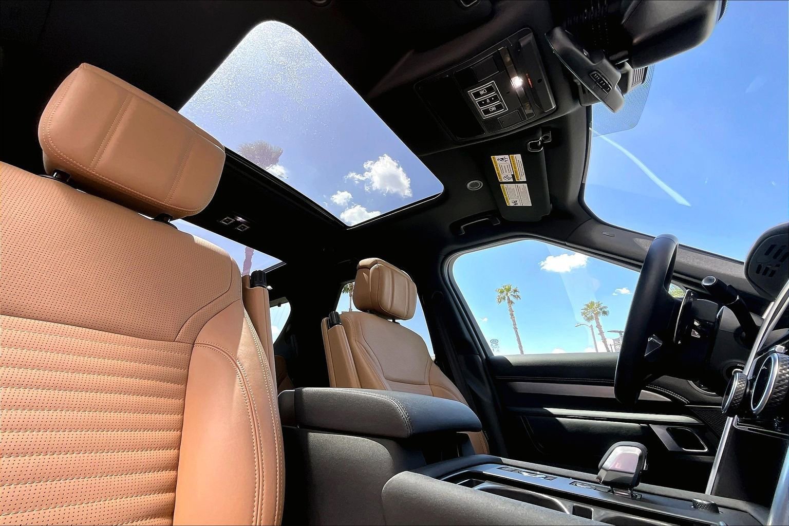 Used 2025 Land Rover Discovery Dynamic SE image 21