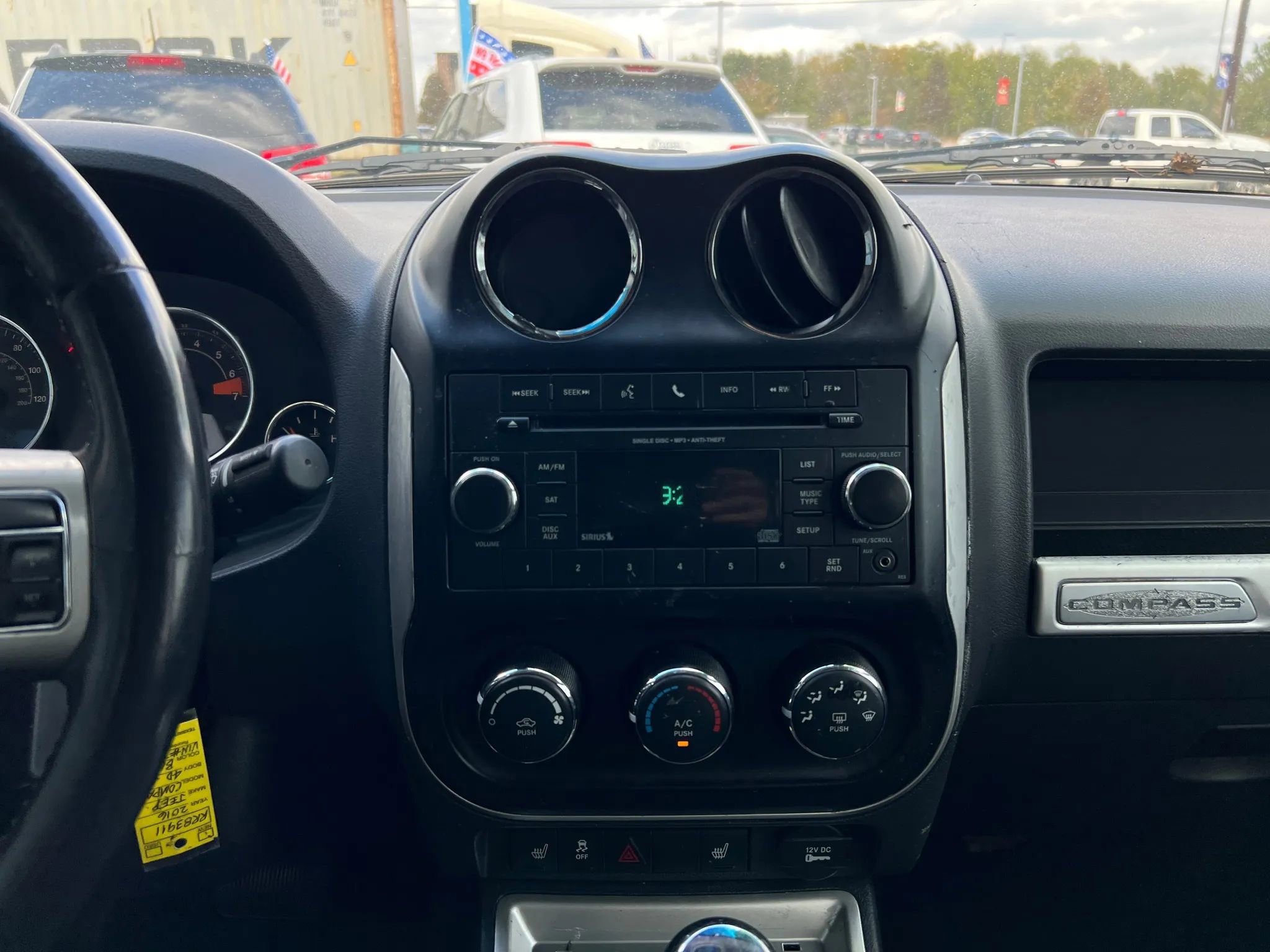 Used 2016 Jeep Compass Latitude image 19