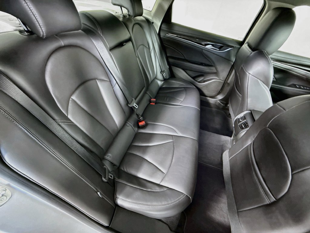 Used 2017 Buick LaCrosse Essence FWD image 28