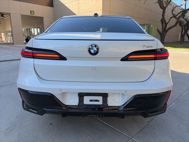 Used 2024 BMW 740i w/ Premium Package image 3