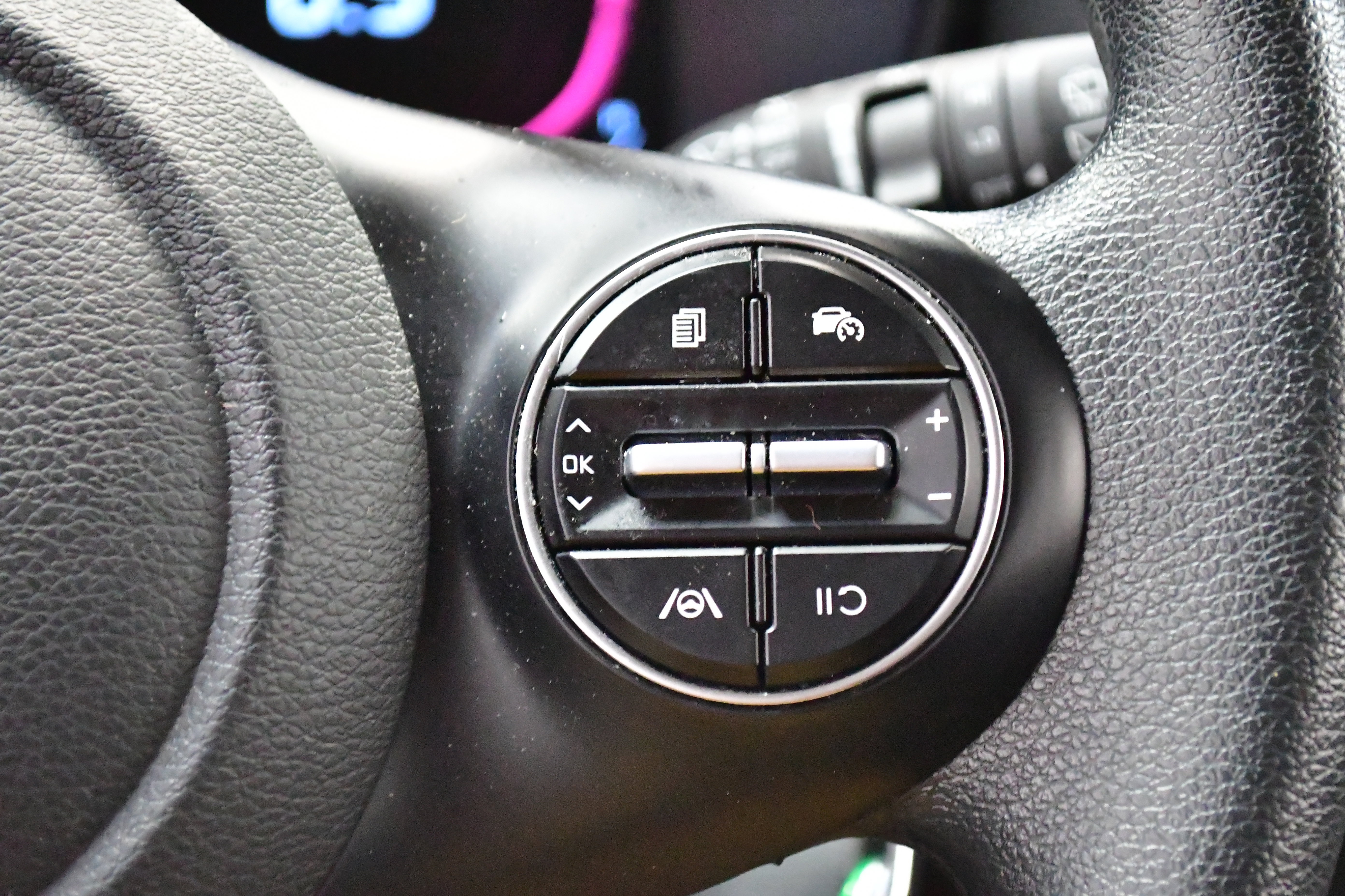 Used 2025 Kia Soul LX w/ LX Technology Package FWD image 22