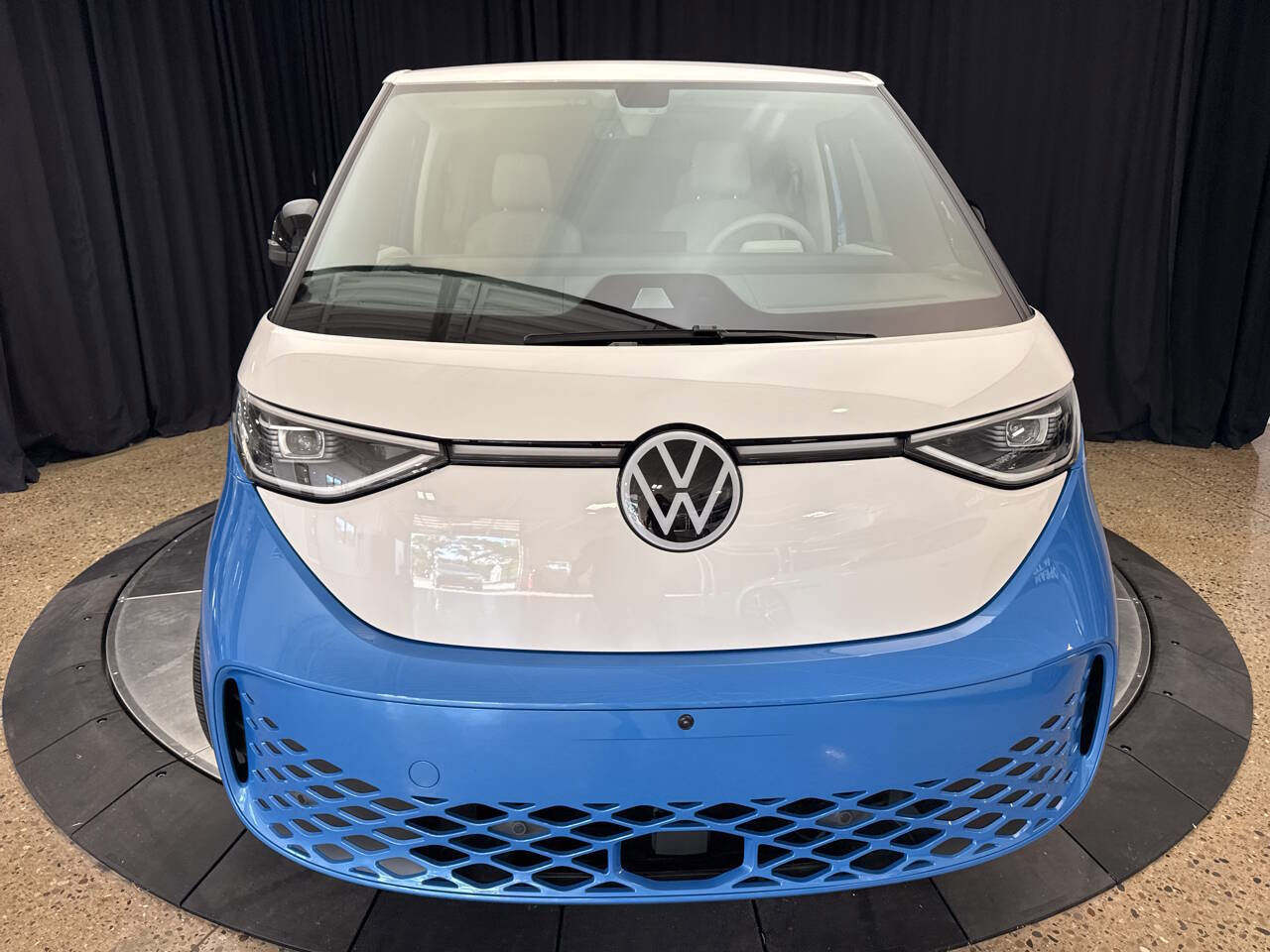 Used 2025 Volkswagen ID. Buzz 1st Edition image 14