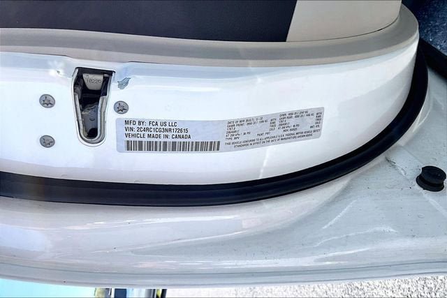Used 2022 Chrysler Voyager LX FWD image 3