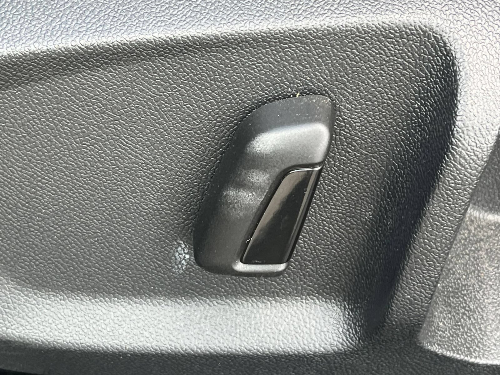 Used 2026 Volkswagen Golf S FWD image 21
