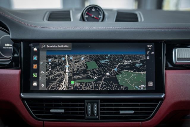 Used 2022 Porsche Cayenne Platinum Edition image 31