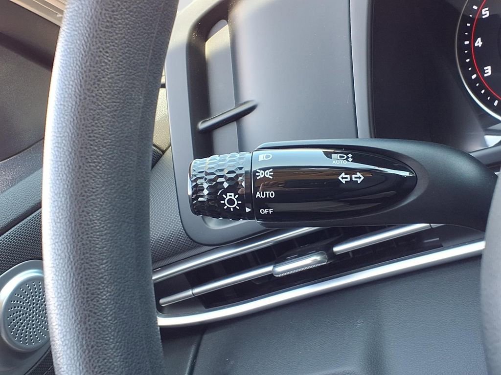 Used 2023 Hyundai Elantra SEL image 17