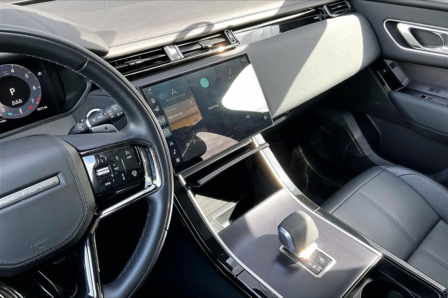 Used 2026 Land Rover Range Rover Velar Dynamic SE AWD/4WD image 32