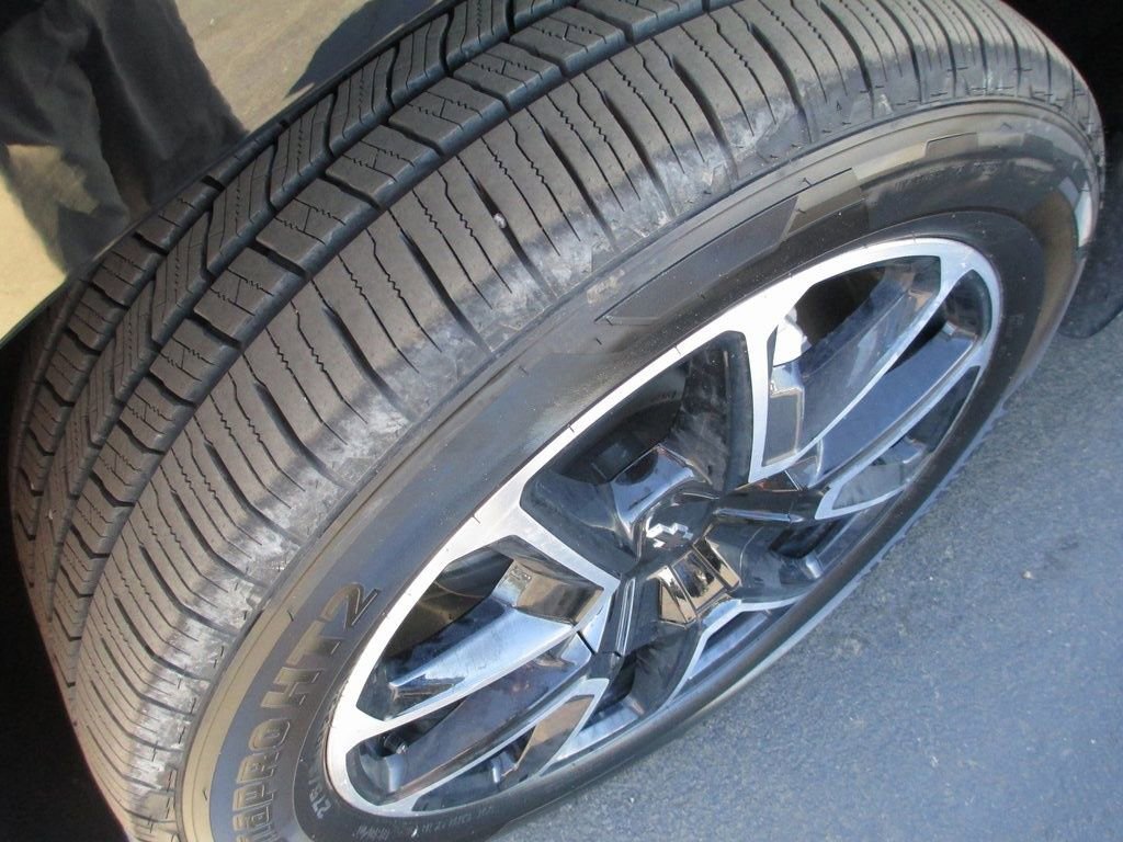 Used 2023 Chevrolet Suburban RST image 13