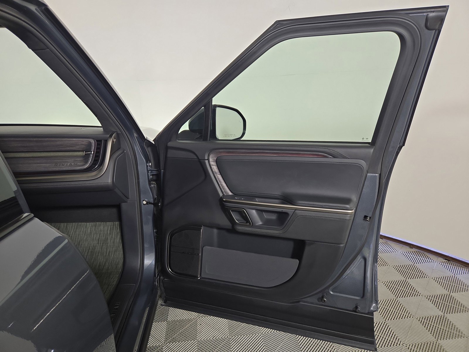 Used 2022 Rivian R1T Launch Edition image 18