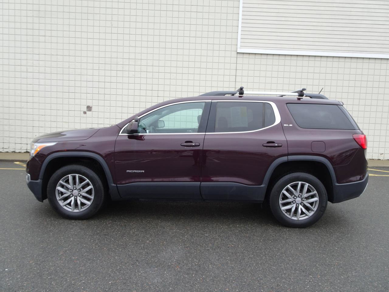 Used 2017 GMC Acadia SLE AWD/4WD image 4