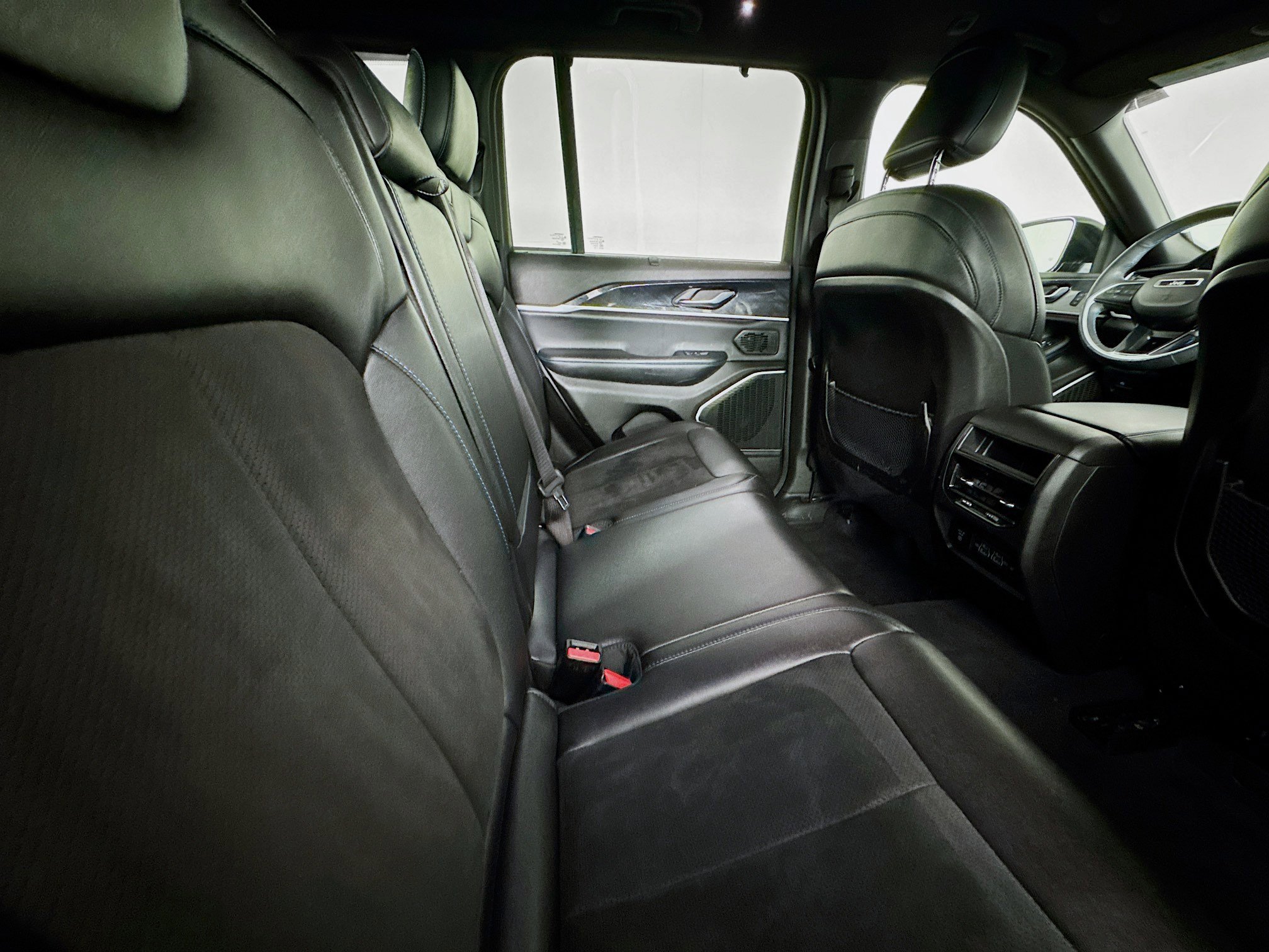 Used 2023 Jeep Grand Cherokee Trailhawk w/ Luxury Tech Group III image 26