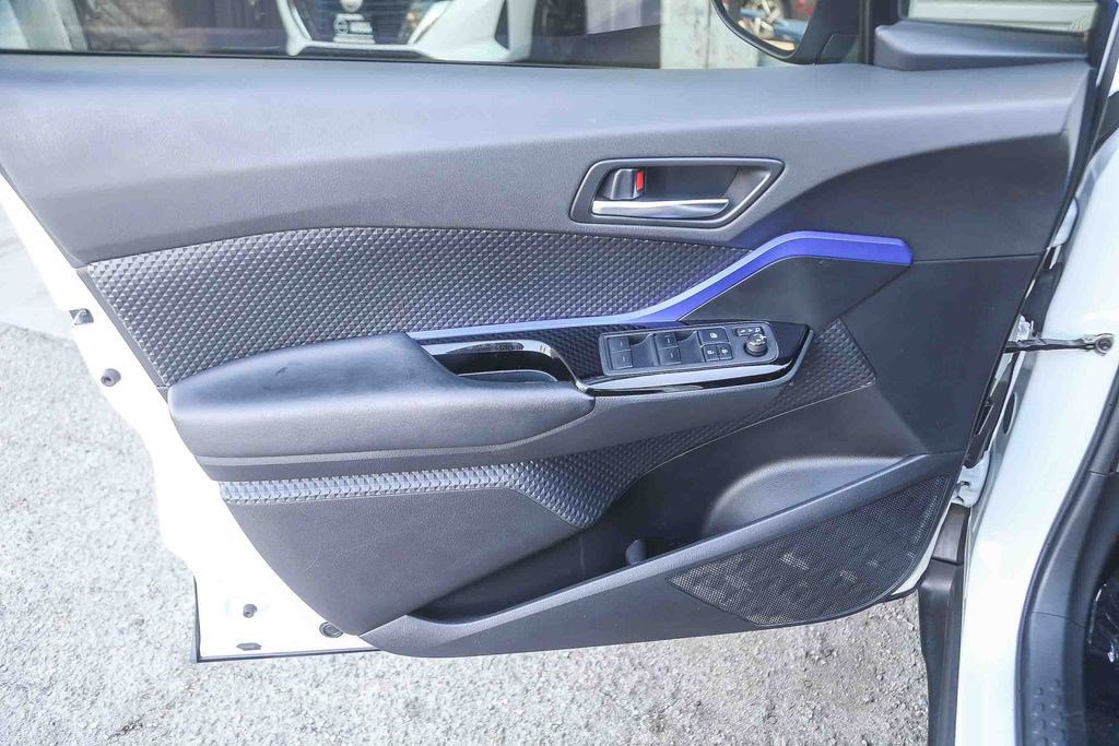 Used 2021 Toyota C-HR XLE FWD image 19