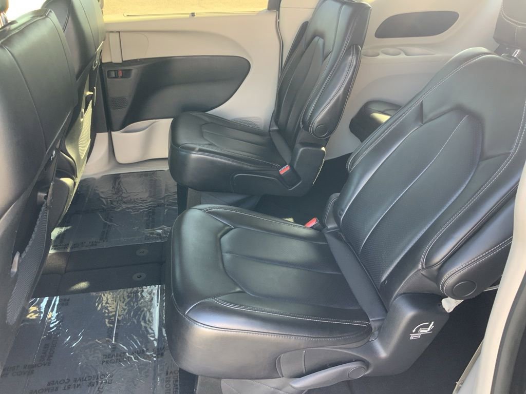 Certified 2023 Chrysler Pacifica Touring-L image 17