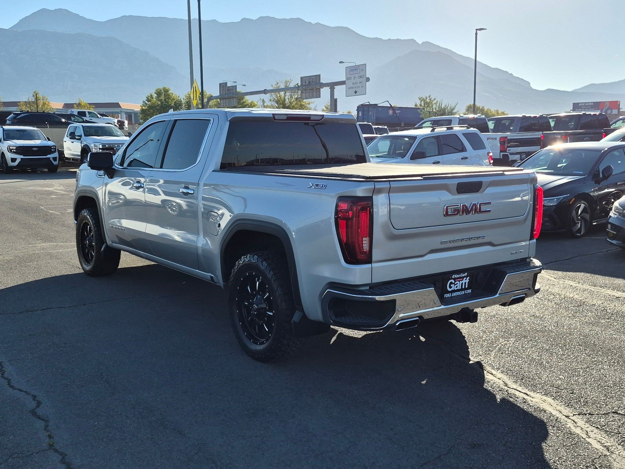 Used 2019 GMC Sierra 1500 SLT w/ Driver Alert Package I AWD/4WD image 8