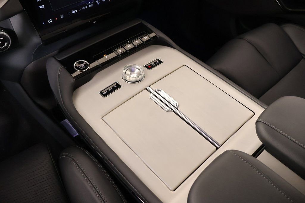 New 2025 Lincoln Navigator Reserve w/ Jet Appearance Package image 8