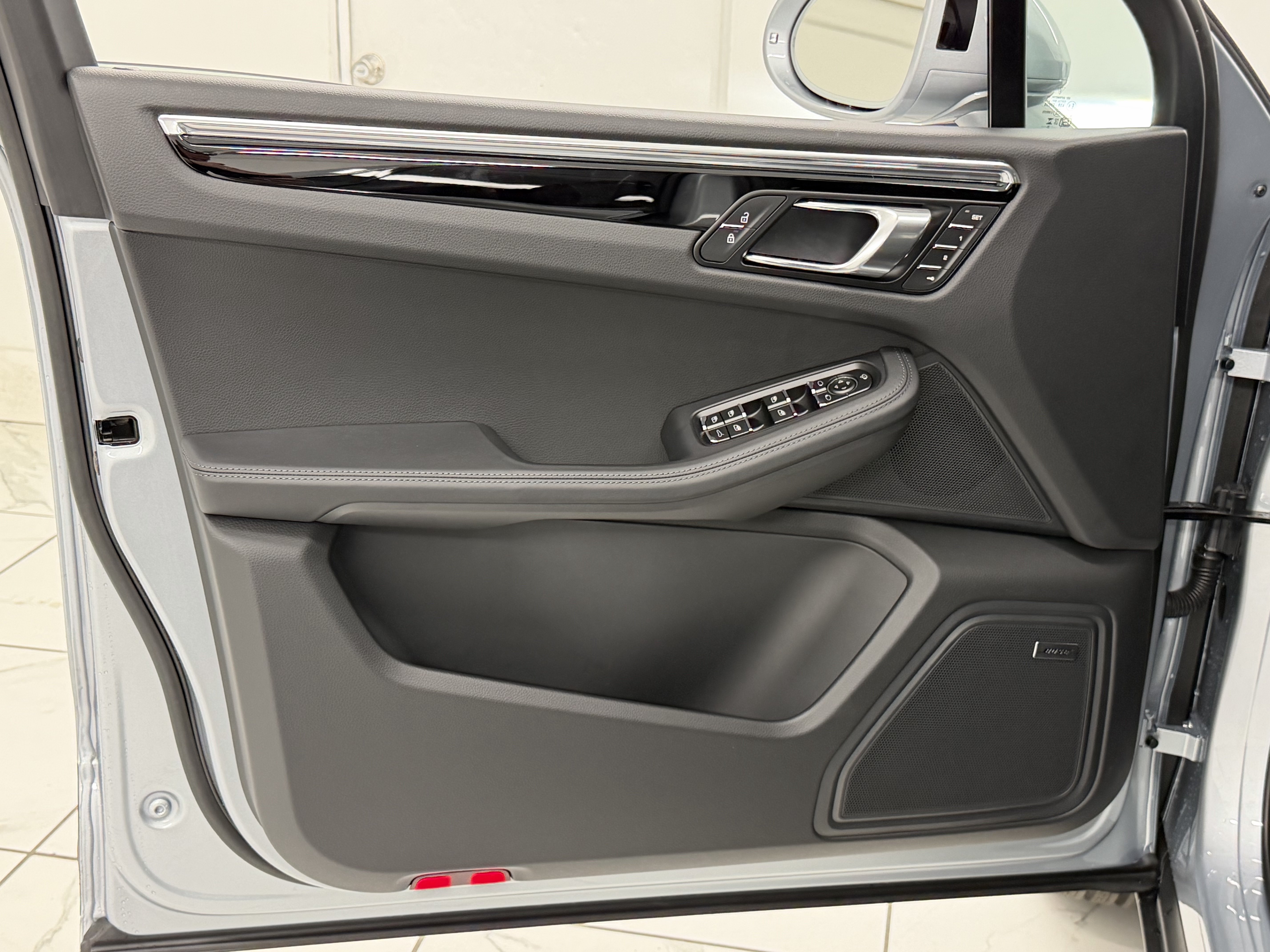 Certified 2026 Porsche Macan AWD/4WD image 27