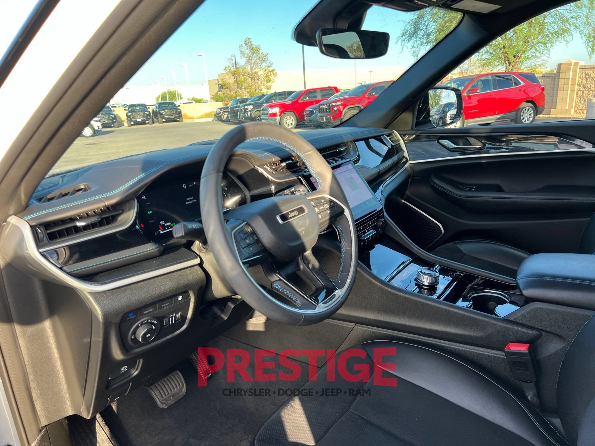Used 2022 Jeep Grand Cherokee Trailhawk AWD/4WD image 30