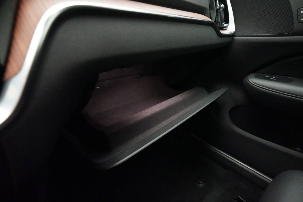 Used 2025 Volvo V60 B5 Cross Country Plus image 30