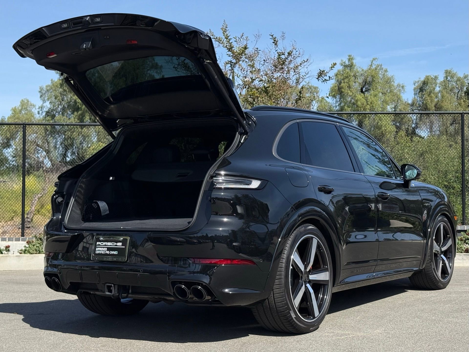 Certified 2025 Porsche Cayenne Turbo image 30