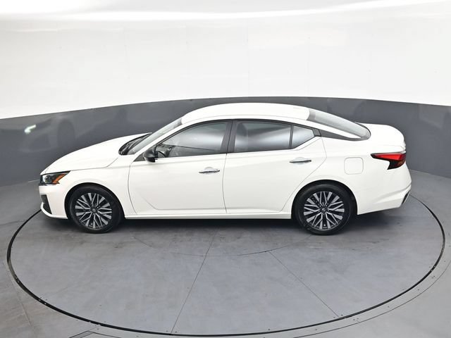 Used 2025 Nissan Altima 2.5 SV FWD image 30