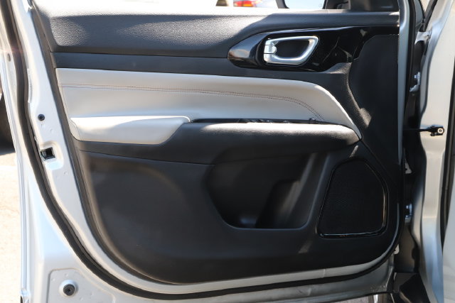 Used 2025 Jeep Compass Limited AWD/4WD image 16